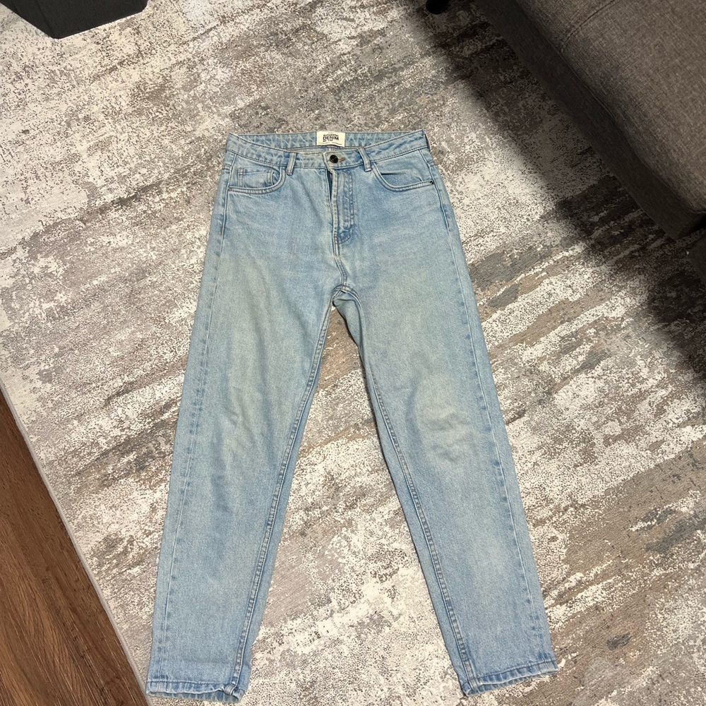 Zara Blue Straight Jeans with Classic Denim Appeal
